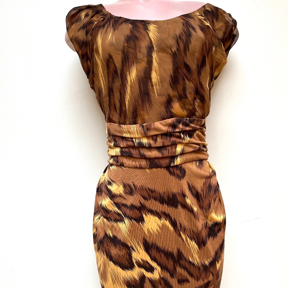 Diane von Furstenberg Size 8 -100% silk￼ animal print
